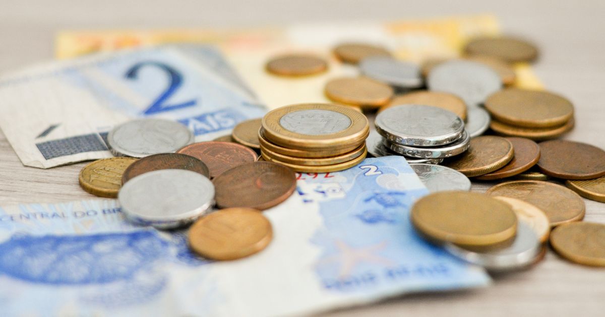 Salário mínimo subirá R$ 106 e novo valor passará a ser de R$ 1.518 a partir de 1º de janeiro