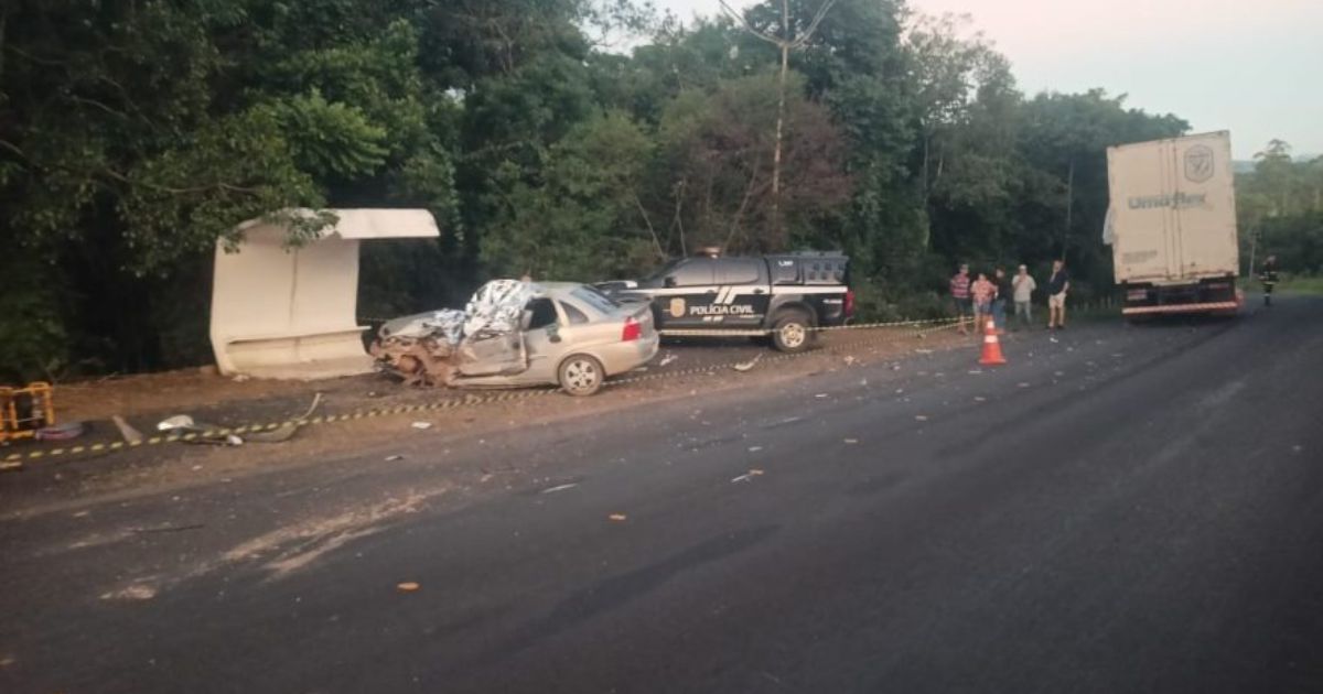 Colisão frontal em rodovia paranaense termina com um óbito