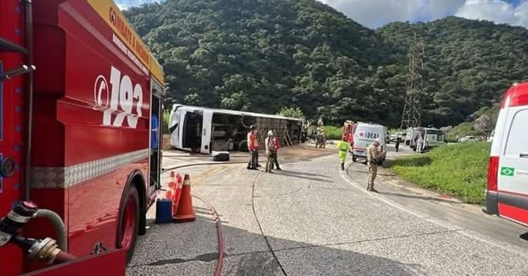 Ônibus com adolescentes de Canoinhas sofre acidente na serra Dona Francisca