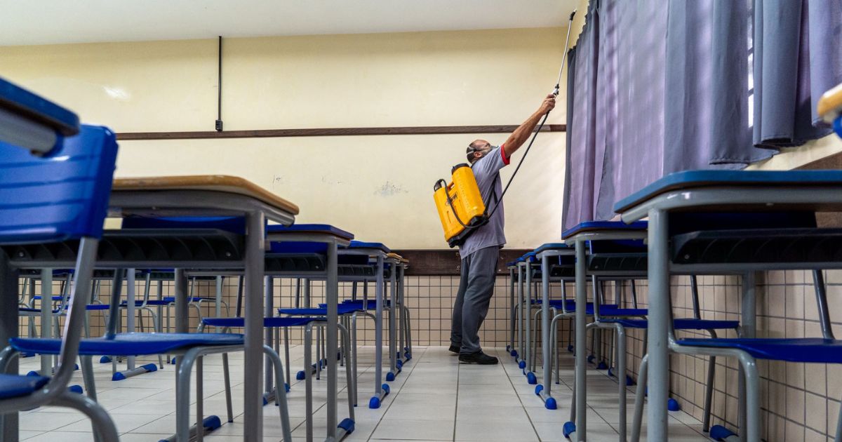 Limpeza, roçada e pintura: escolas estaduais se preparam para volta às aulas