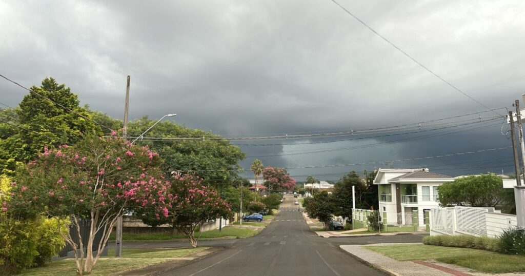 Frente fria deixa clima no Paraná instável; atenção para ventos fortes e queda de temperatura em São Mateus do Sul