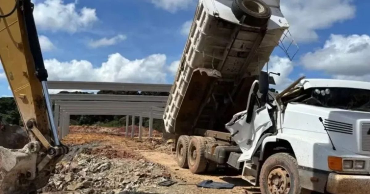 Funcionário morre após viga de concreto cair sobre caminhão em obra no Paraná