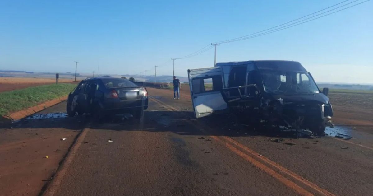 Acidente com van de dupla sertaneja deixa um morto e seis feridos no Paraná