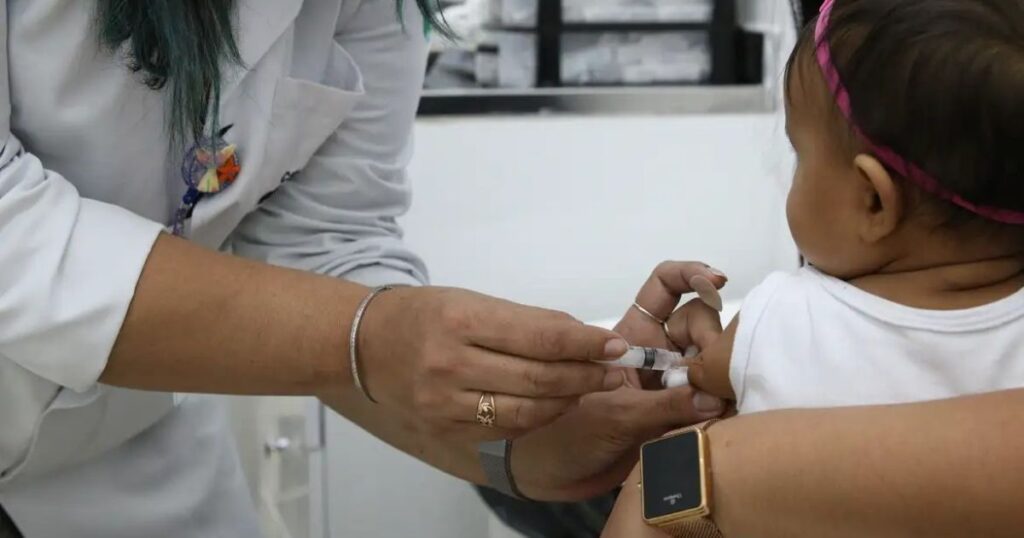 Ministério Público determina que casal regularize vacinação dos cinco filhos no PR