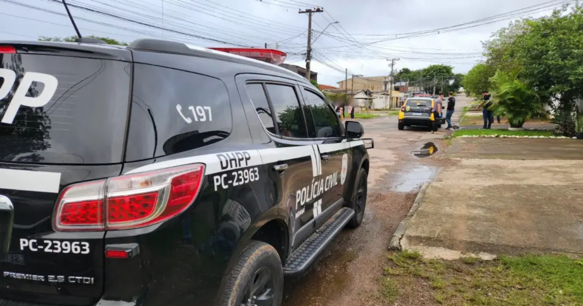 Falsos policiais invadem casa, rendem família e executam jovem a tiros em Curitiba