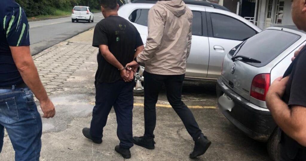 Polícia Civil captura foragido por feminicídio após 20 anos no Paraná