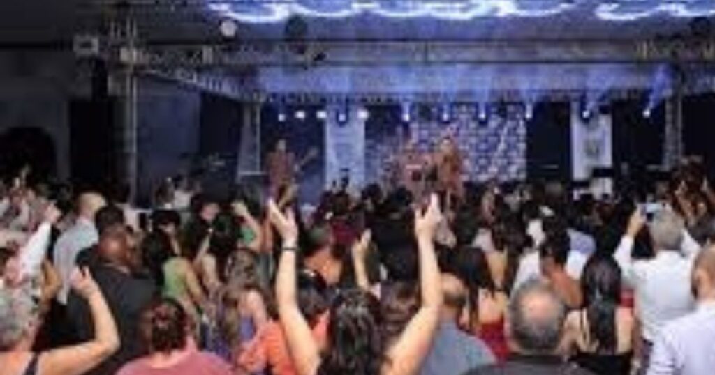 Mulher de 51 anos fica ferida após confusão em casa de baile no Paraná