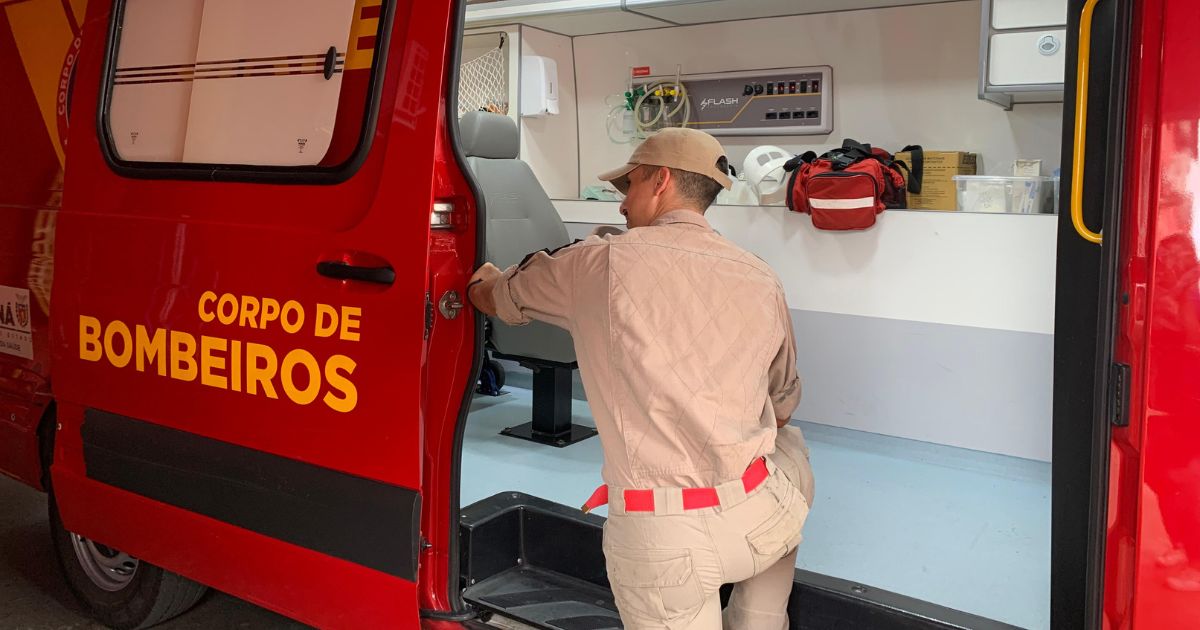 Bombeiros atendem acidente de trânsito na PR-151