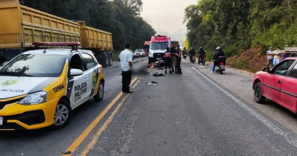 Motociclista cai na rodovia dos minérios e é esmagado por caminhão