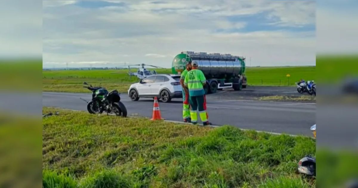 Duas pessoas ficam em estado grave em colisão entre carro e moto em Palmeira