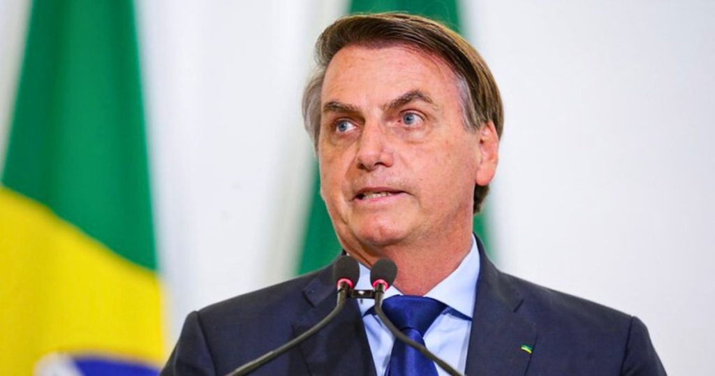 Bolsonaro é internado às pressas com fortes dores abdominais