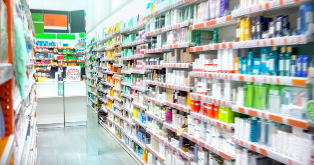Juiz suspende norma que autoriza farmacêuticos a prescreverem remédios