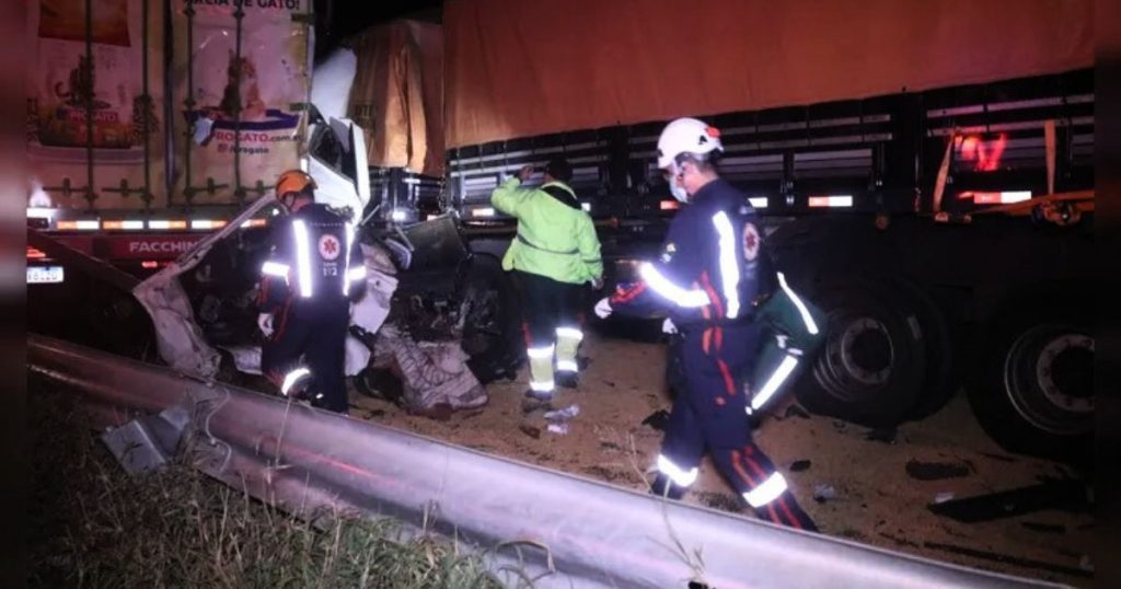Engavetamento deixou três vítimas em PG, diz PRF; veja fotos