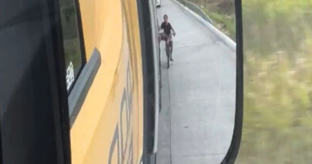 VÍDEO: caminhoneira de Antônio Olinto flagra, pelo retrovisor, jovem pendurado em sua carreta e relata susto