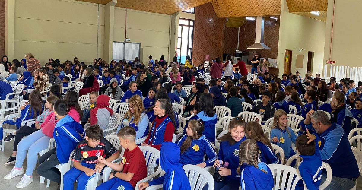 Mais de 300 crianças participam de ação do Maio Laranja em São Mateus do Sul