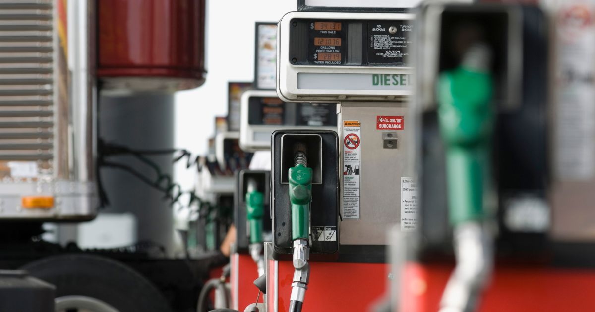 Petrobras reduz preço do diesel nas distribuidoras: R$ 3,27 por litro; saiba mais