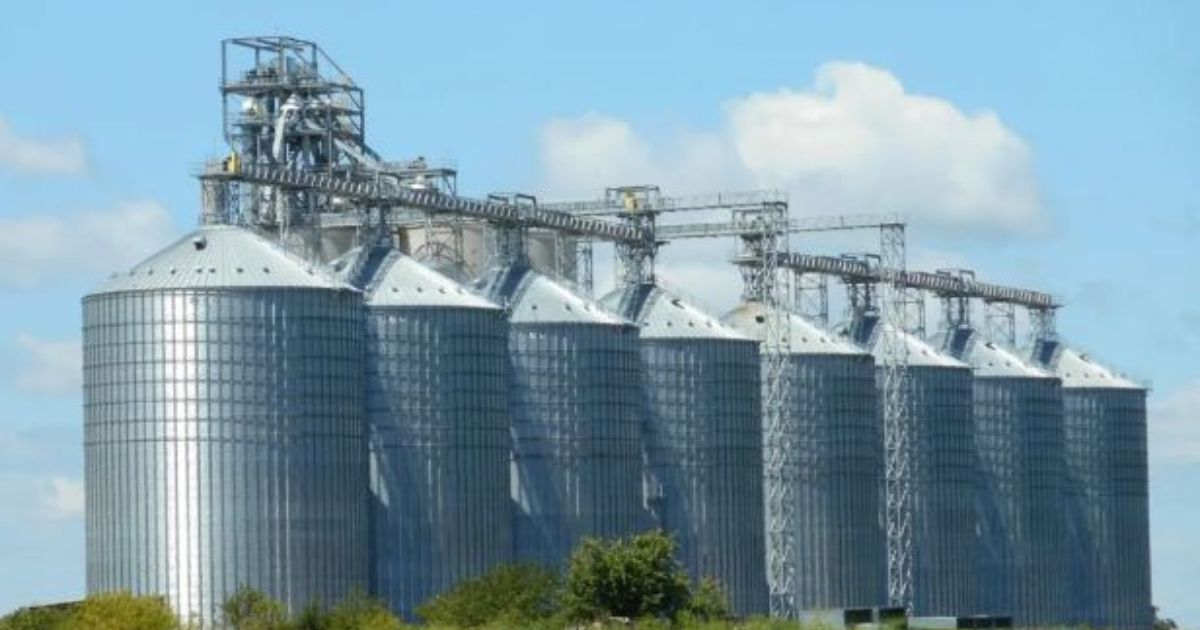 Trabalhador morre soterrado em silo com 4 mil sacas de feijão no Paraná