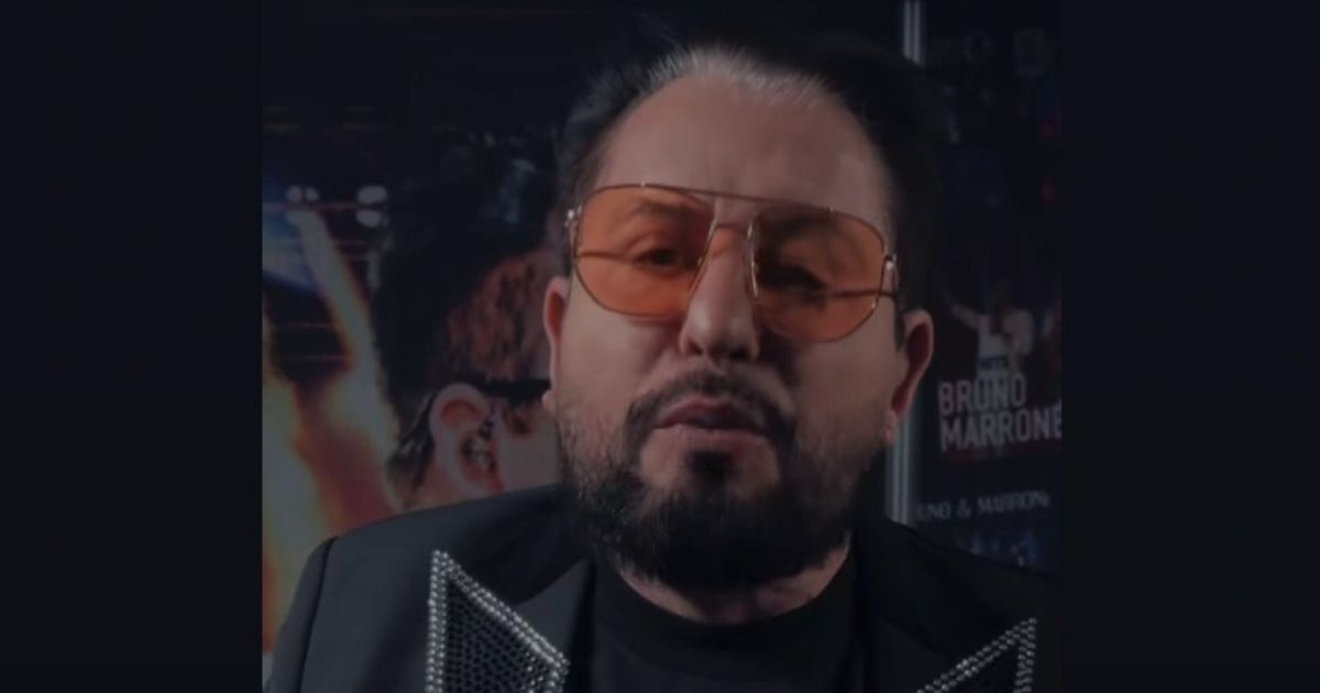 O Cantor Marrone caiu do Palco em Show em Goiânia e bateu a cabeça,ele foi atendido rapidamente pela equipe