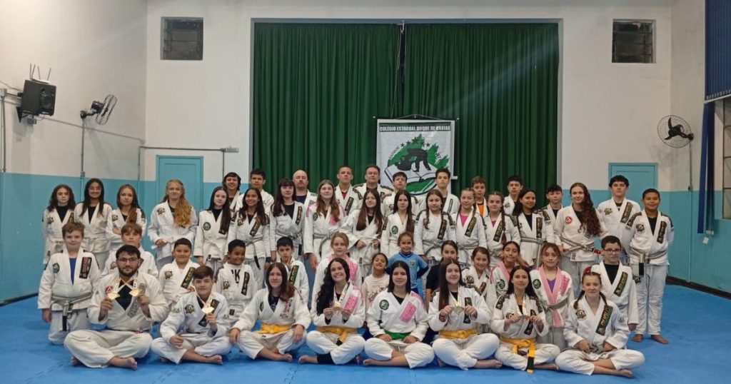 Atletas de São Mateus do Sul brilham em competição estadual de Jiu-Jitsu