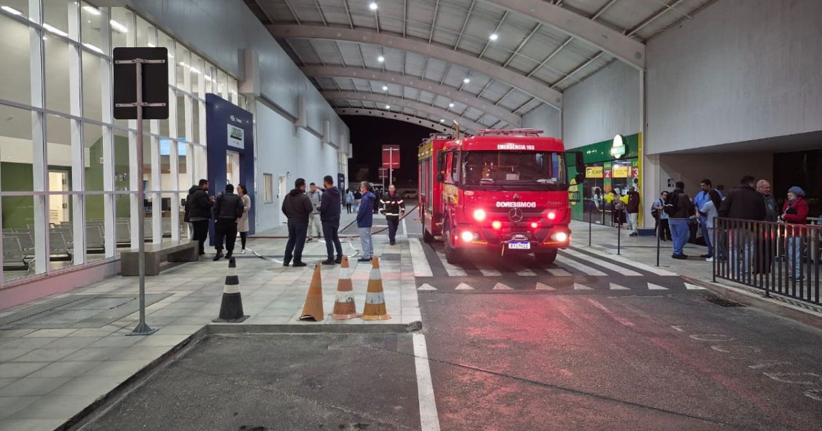 Incêndio atinge sala de hospital em Florianópolis e deixa 11 intoxicados