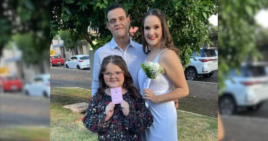 Pai, mãe e filha morrem em acidente voltando de jantar do Dia dos Namorados, no Paraná