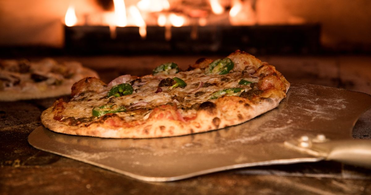 Criança de 11 anos tenta pagar pizza com Pix falso e caso vai parar na delegacia