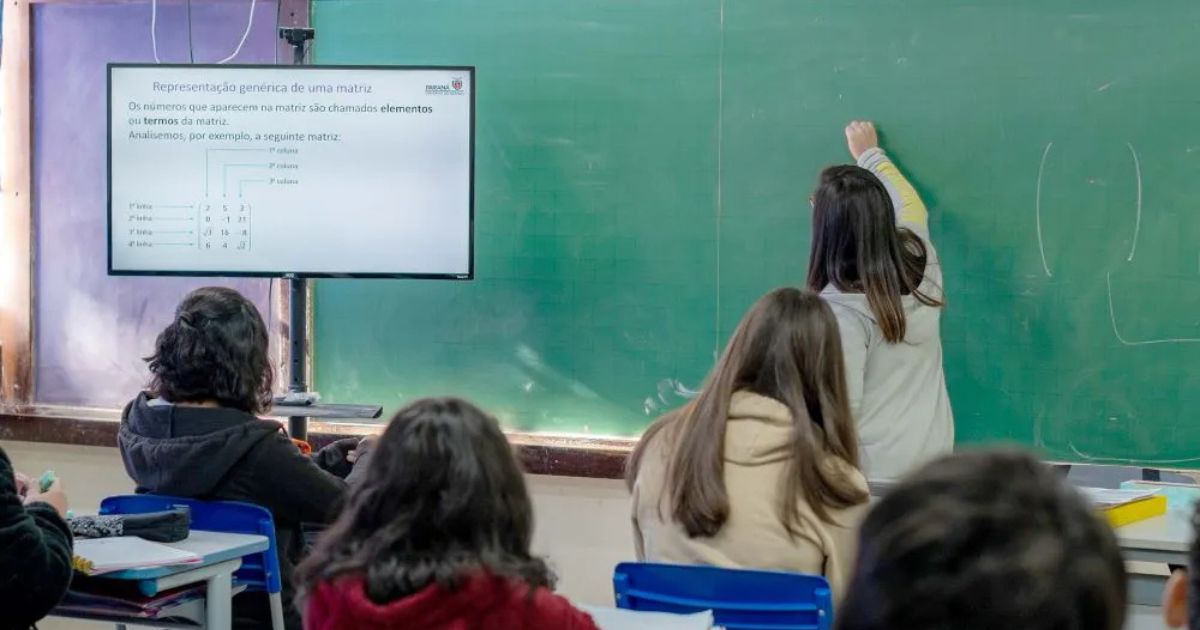 Governo do Paraná nomeia mais 988 professores do concurso público de 2023