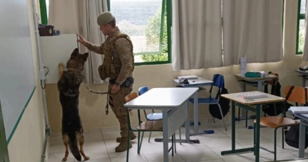 PM encontra maconha em banheiro de escola durante ação preventiva em Três Barras
