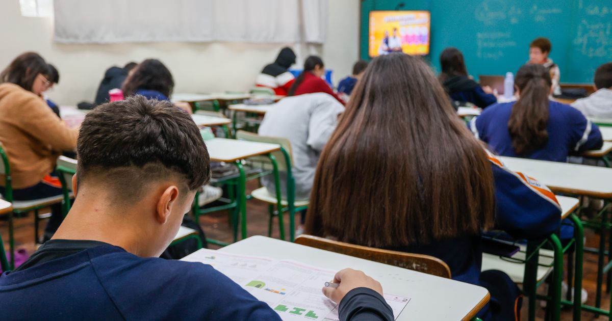 Governo regulamenta programa de educação em tempo integral na rede estadual do PR