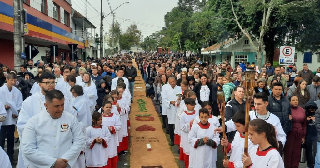 Corpus Christi: Paróquia São Mateus prepara programação especial com missa, procissão e confecção dos tradicionais tapetes