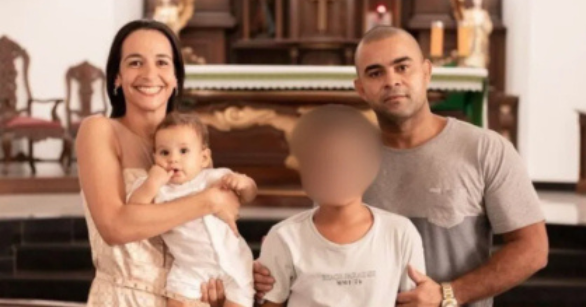 Namorada de adolescente que matou os pais e irmão é apreendida
