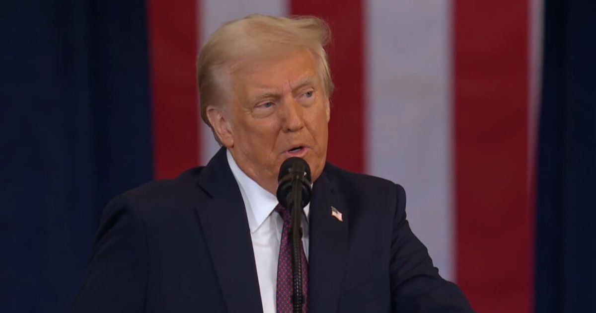 Trump assina decreto que impõe tarifa de 50% ao Brasil