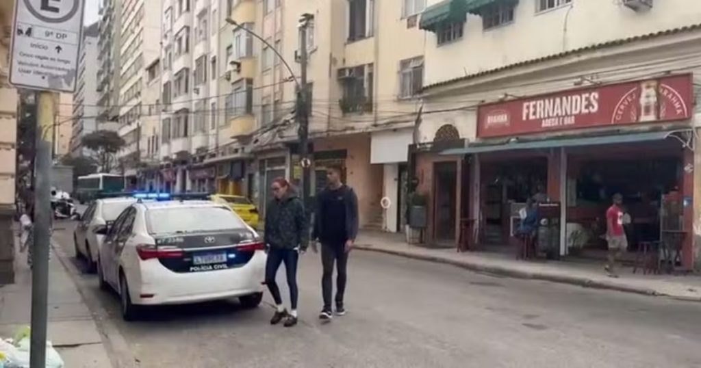 Tia adota sobrinha para fazer dela escrava e falsifica laudo para mantê-la presa