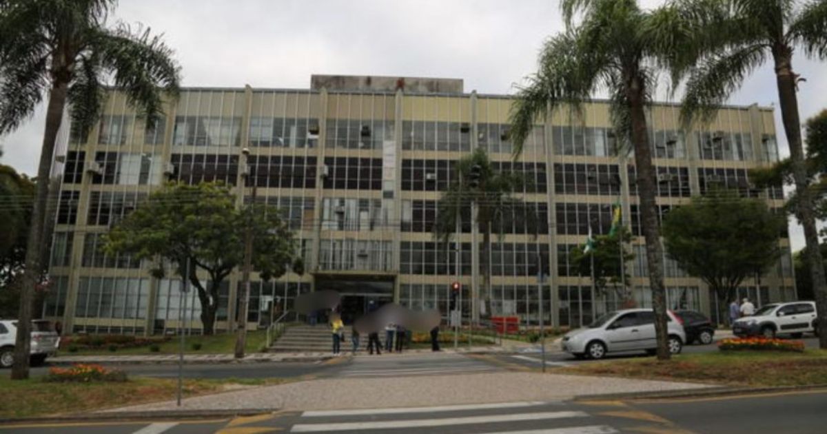 Servidor é indiciado por bater ponto e ir embora em Ponta Grossa
