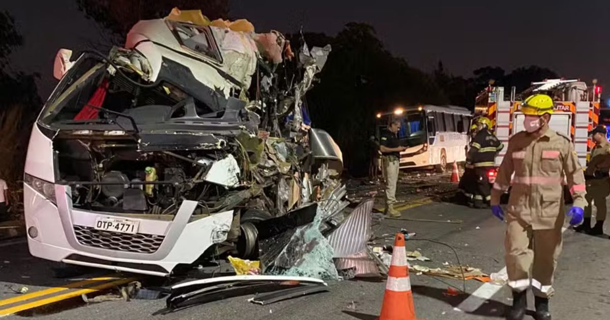 Acidente com ônibus de alunos da UFPA deixa 70 feridos e 5 mortos em Goiás