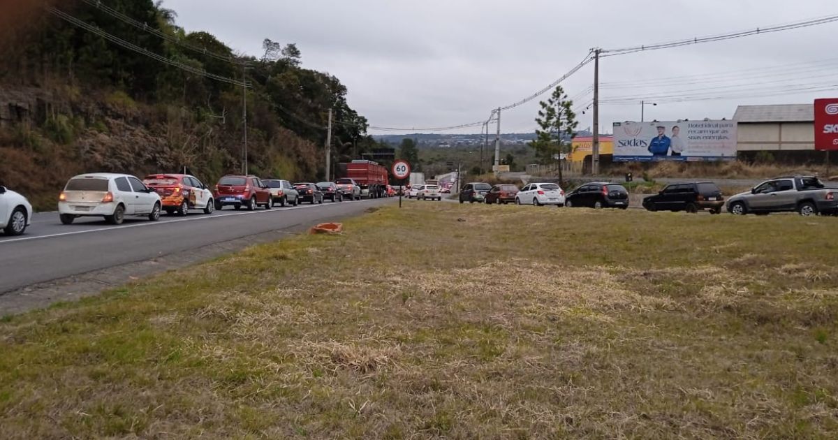 Obras na ponte sobre o Rio Iguaçu na BR-476 em São Mateus do Sul geram congestionamento e indignação de motoristas 