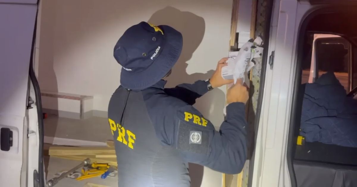 PRF apreende carga estimada em R$100 mil em eletrônicos contrabandeados na BR-277, em Guarapuava