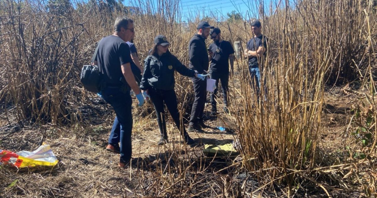 Homem é encontrado morto, enterrado e sem roupas em Colombo