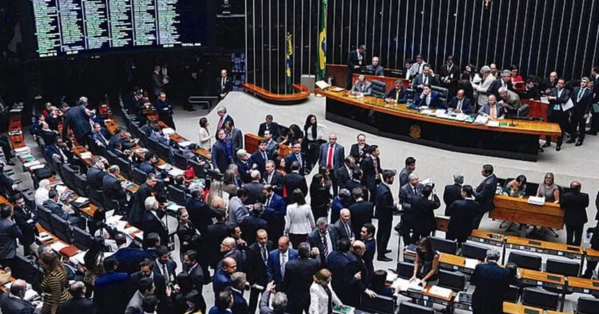 Câmara aprova novos 160 cargos comissionados no STF; veja como votaram deputados do PR