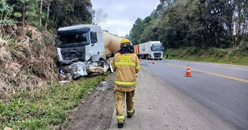 Jovem morre em grave colisão entre carro e carreta na BR-476 em Paula Freitas