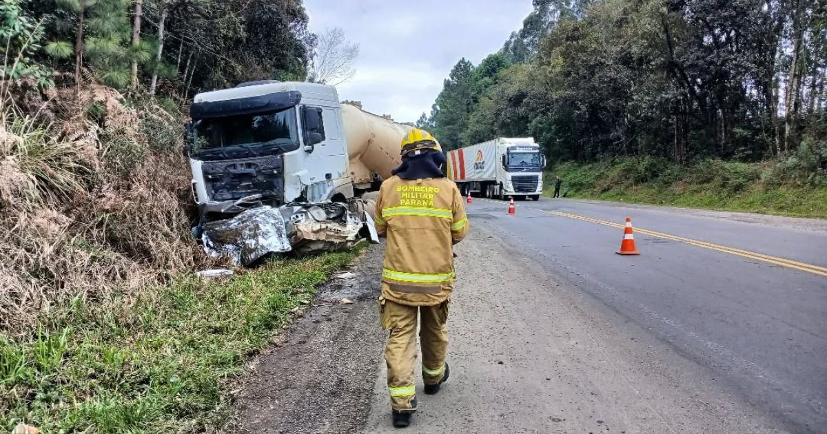 Jovem morre em grave colisão entre carro e carreta na BR-476 em Paula Freitas