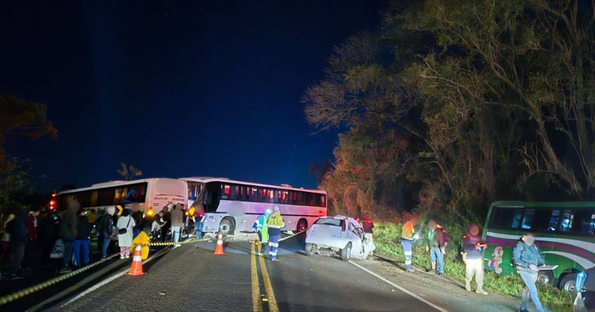 Acidente entre três ônibus e um carro deixa dois mortos e 13 feridos na BR-277