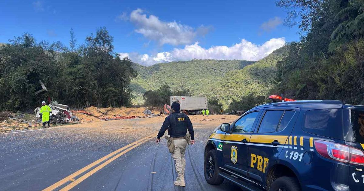 Dois caminhoneiros morrem em acidente na Serra da Esperança, em Guarapuava