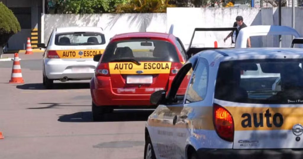 Fim da obrigação de autoescola para CNH causa preocupação; setor prevê demissões em massa