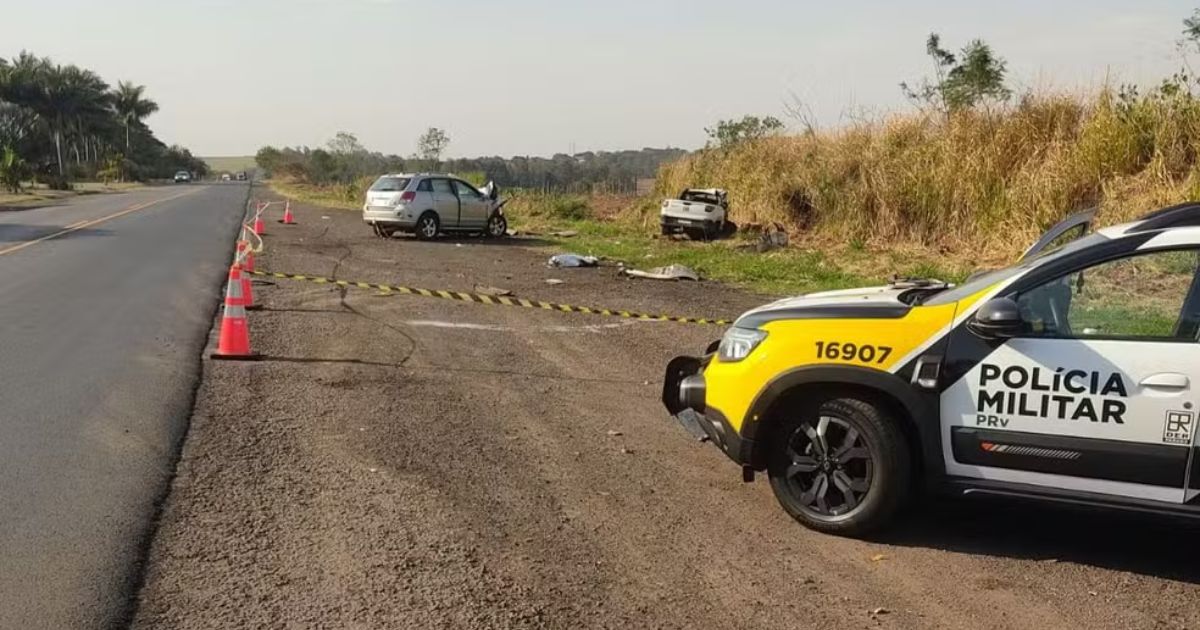 Adolescente morre e criança na cadeirinha sai ilesa após carros baterem de frente em rodovia do Paraná