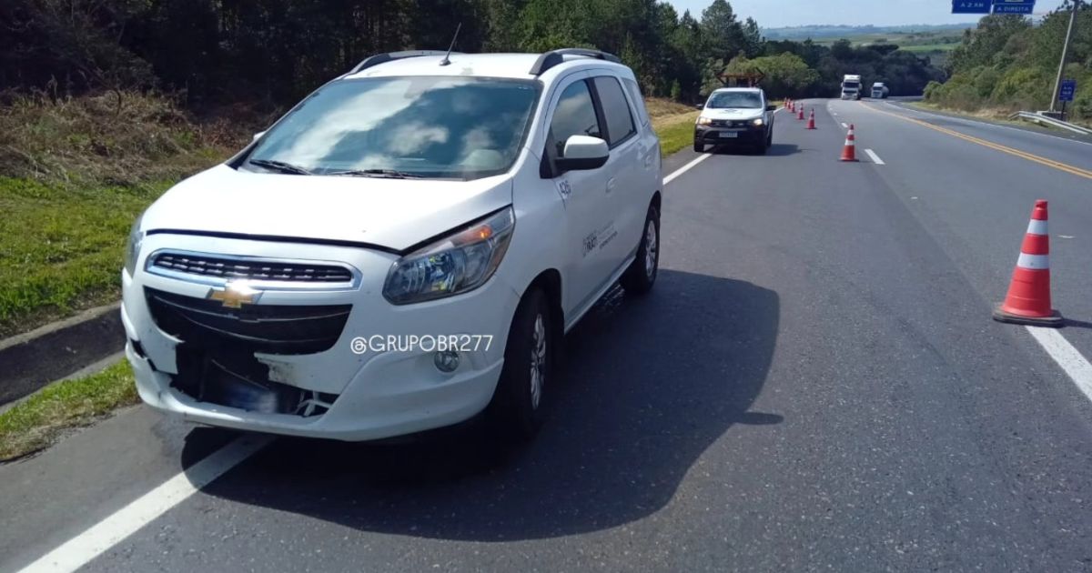 Disco de freio de carreta se solta e atinge veículo da Saúde na BR-277 em Palmeira