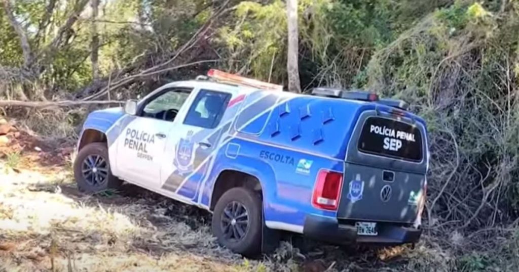 Oito presos fogem de penitenciária no PR e levam armas e viatura; 5 estão foragidos