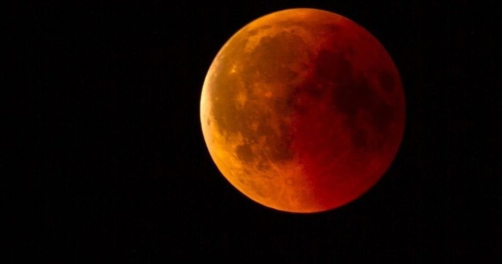 Eclipse lunar mais longo do ano acontece neste fim de semana; veja como acompanhar