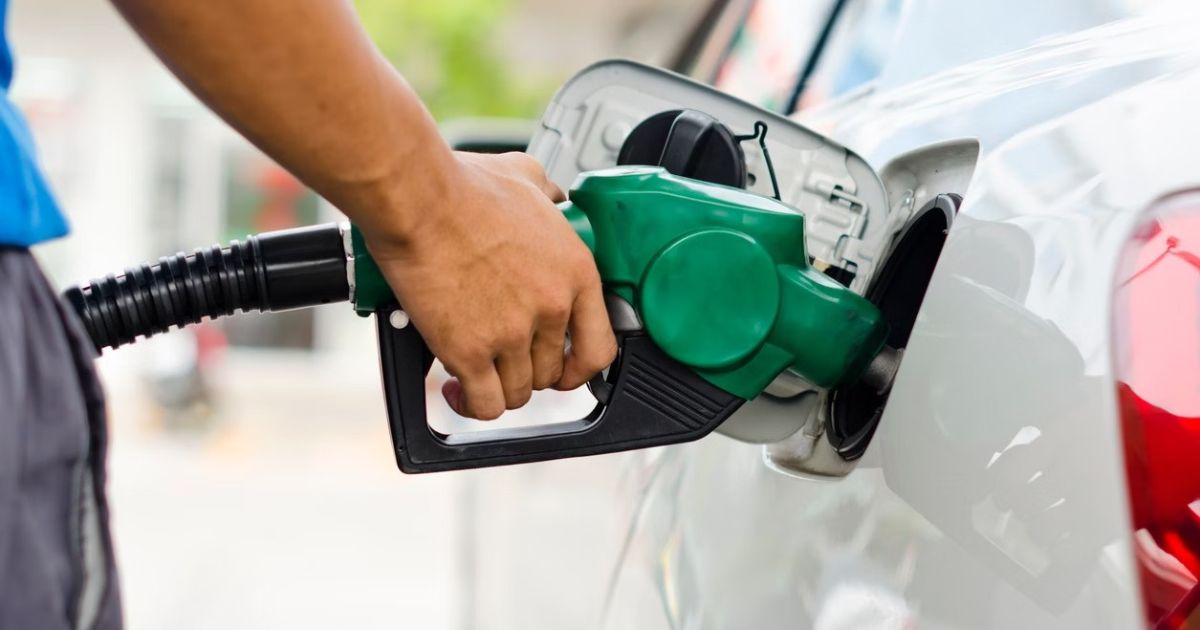 ICMS em gasolina sobe R$ 0,10 por litro a partir de janeiro; em diesel, sobe R$ 0,05