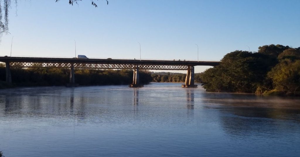 Caminhão quebrado causa lentidão na ponte da BR-476 em São Mateus do Sul